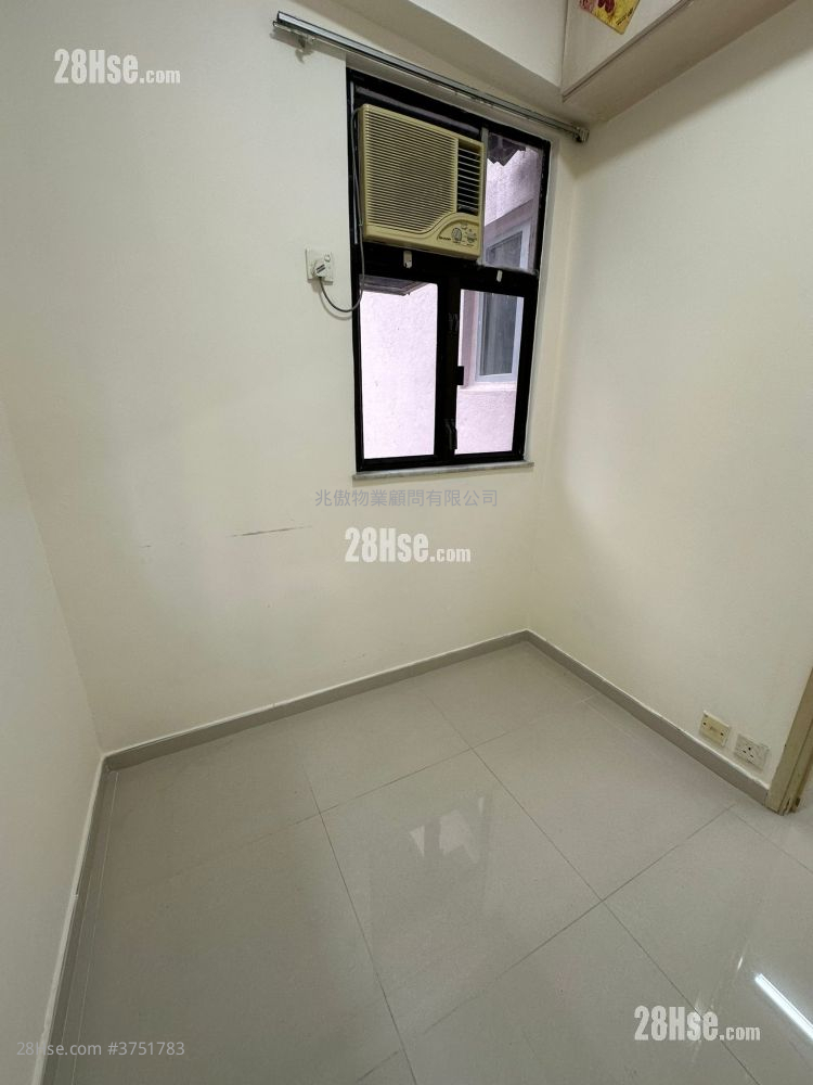 Portland Street Sell 2 Bedrooms , 1 Bathroom 360 ft²