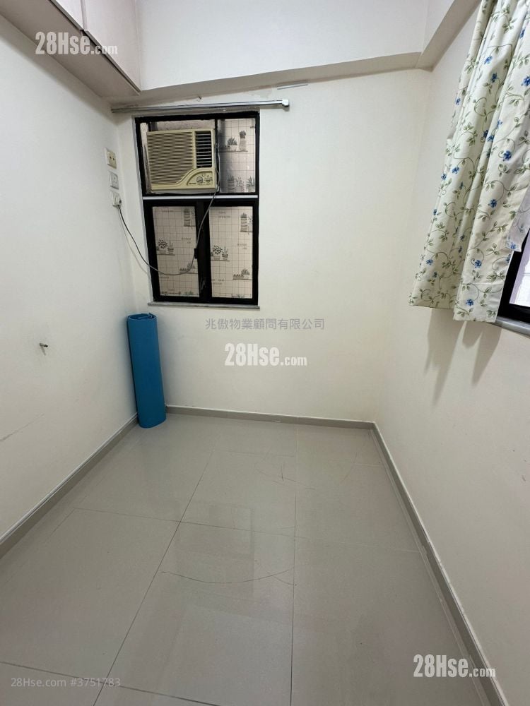 Portland Street Sell 2 Bedrooms , 1 Bathroom 360 ft²