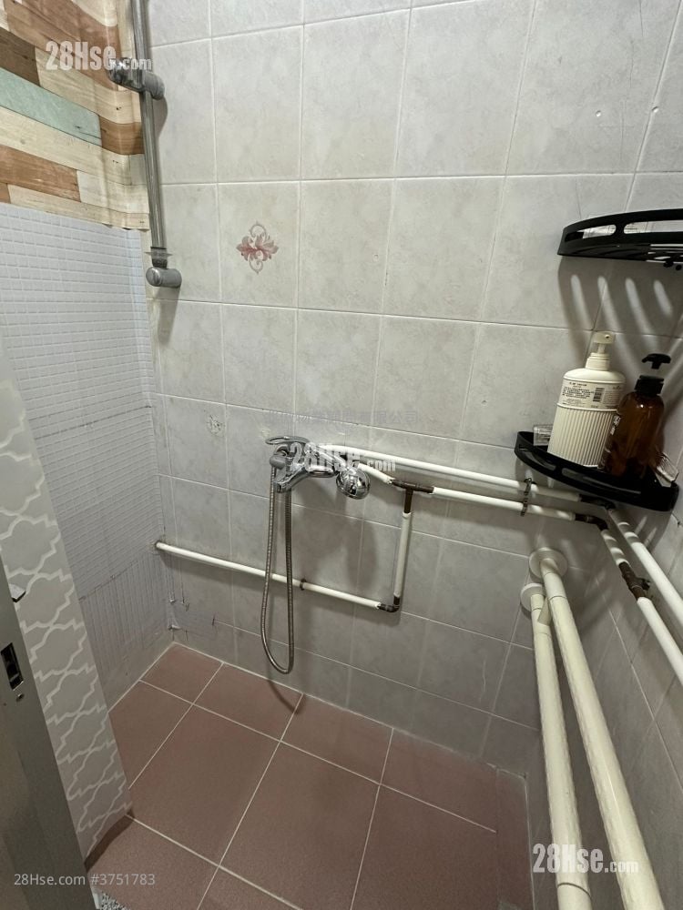 Portland Street Sell 2 Bedrooms , 1 Bathroom 360 ft²