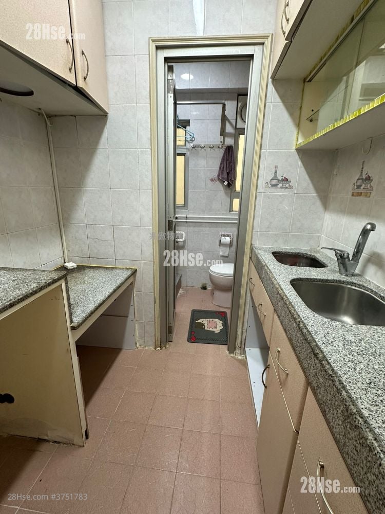 Portland Street Sell 2 Bedrooms , 1 Bathroom 360 ft²