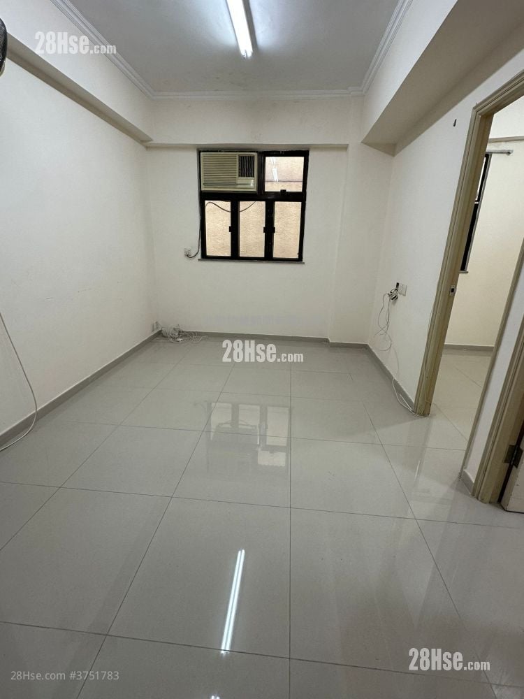 Portland Street Sell 2 Bedrooms , 1 Bathroom 360 ft²