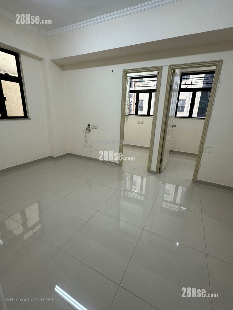 Portland Street Sell 2 Bedrooms , 1 Bathroom 360 ft²