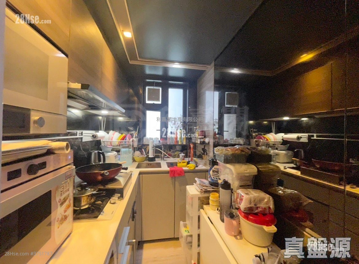 天晉 售盤 3 房 735 平方呎