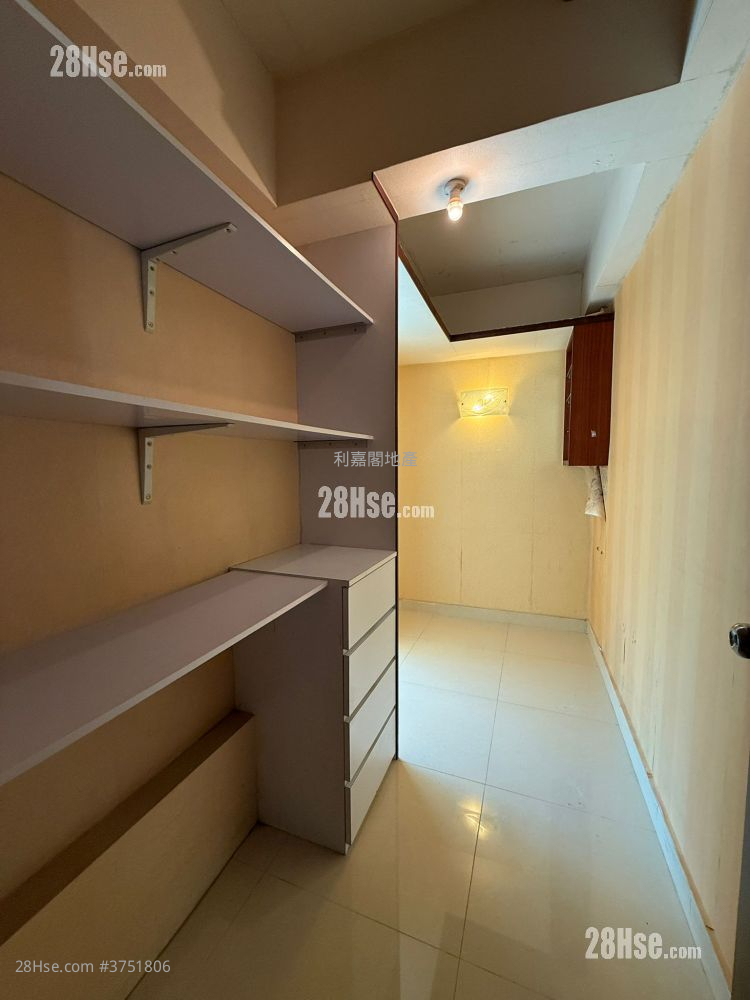 新峰花园 售盘 3 房 , 2 浴室 933 平方尺