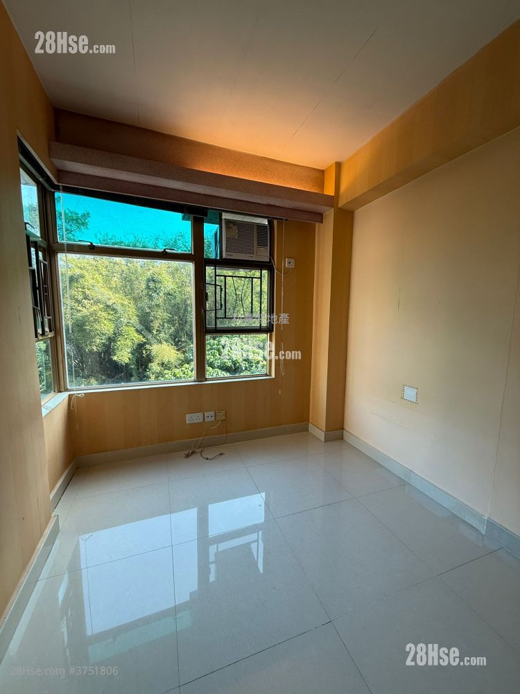 新峰花园 售盘 3 房 , 2 浴室 933 平方尺