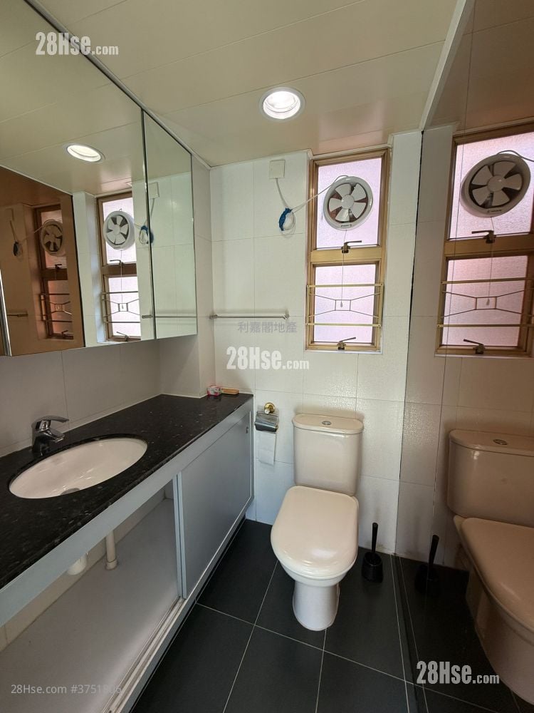 新峰花园 售盘 3 房 , 2 浴室 933 平方尺