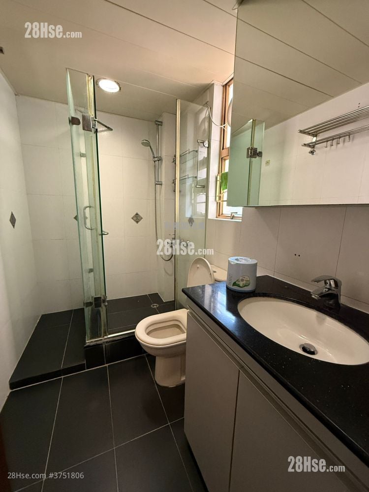 新峰花园 售盘 3 房 , 2 浴室 933 平方尺