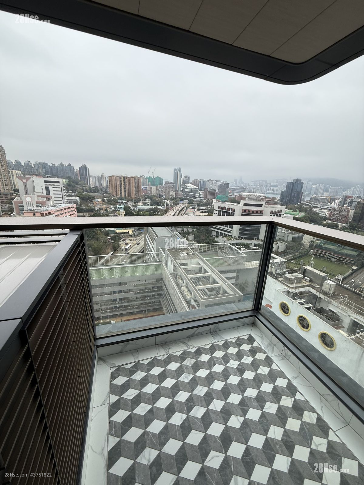 高臨 租盤 707 平方呎