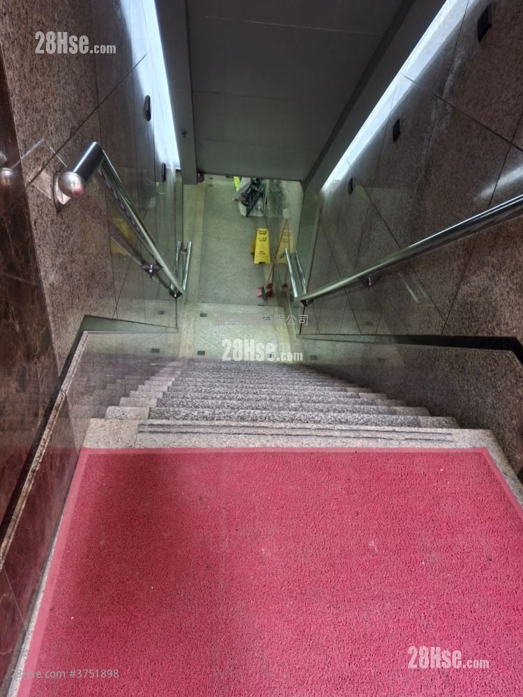 1.中南行1680呎中環核心地段極平租@22 包差餉及管理費全層自用