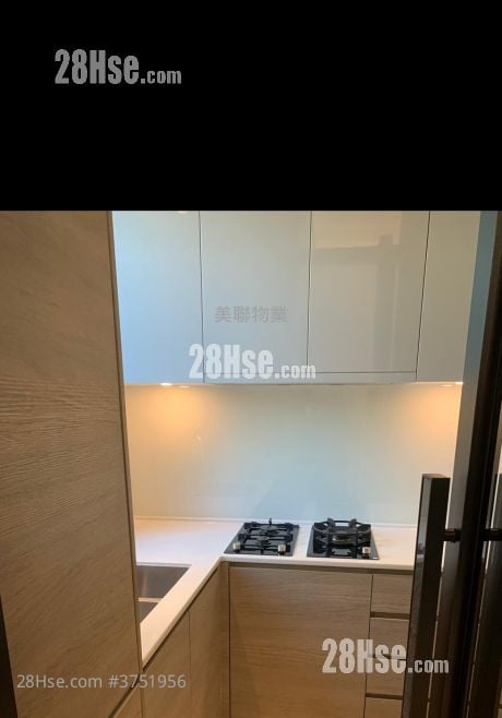 kitchen: The Hampstead Reach Sell 4 Bedrooms , 5+ Bathrooms 1,772 ft²