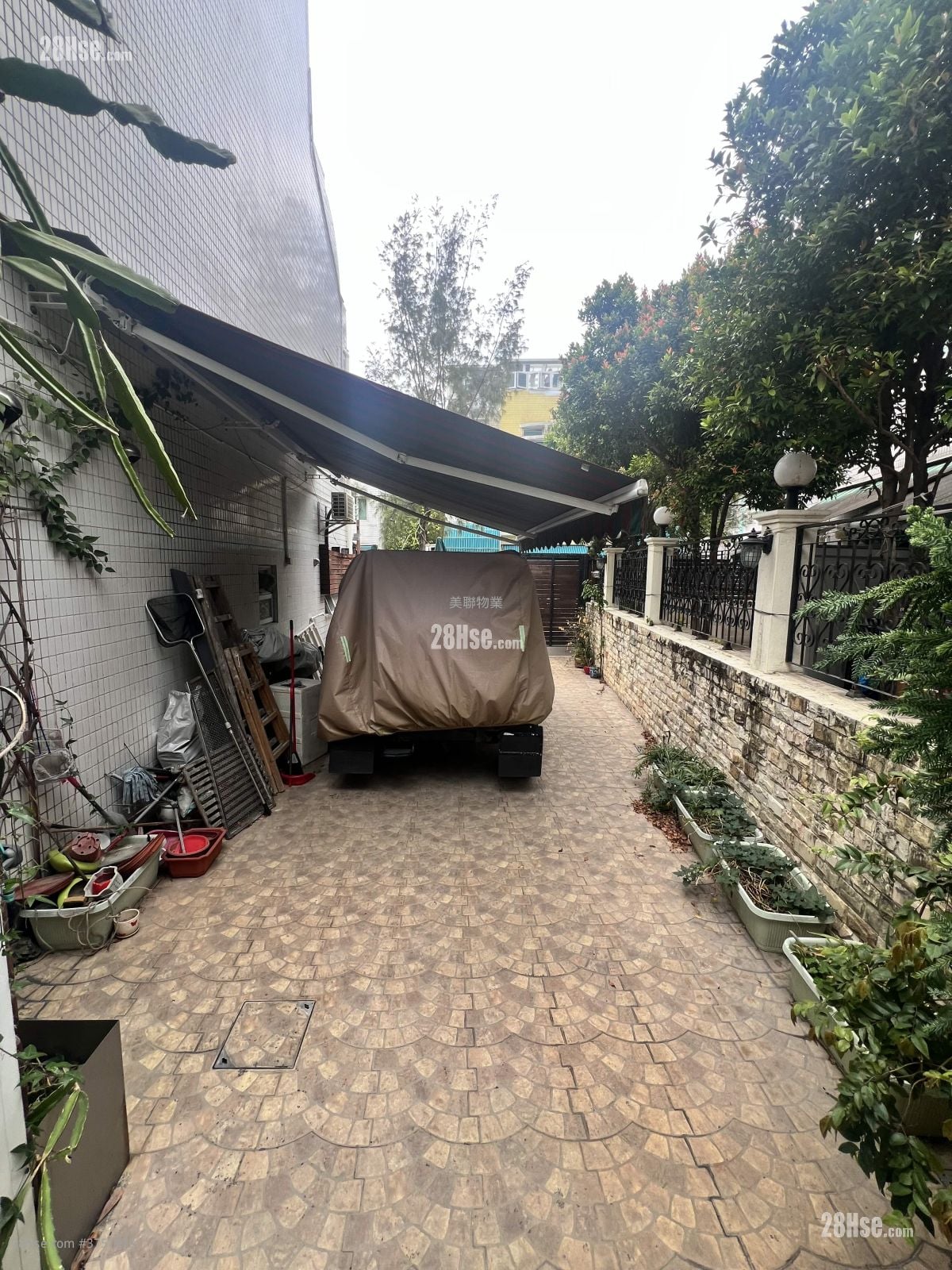 Palm Springs Sell 3 Bedrooms 1,377 ft²