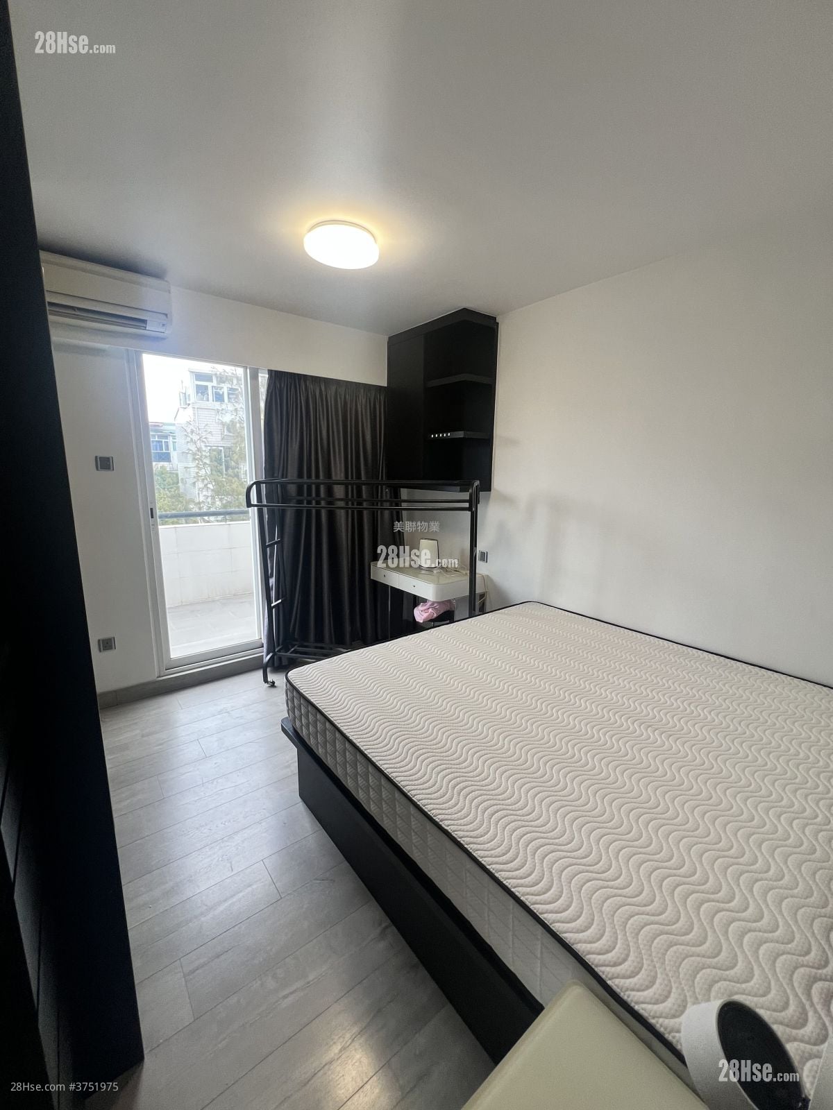 Palm Springs Sell 3 Bedrooms 1,377 ft²