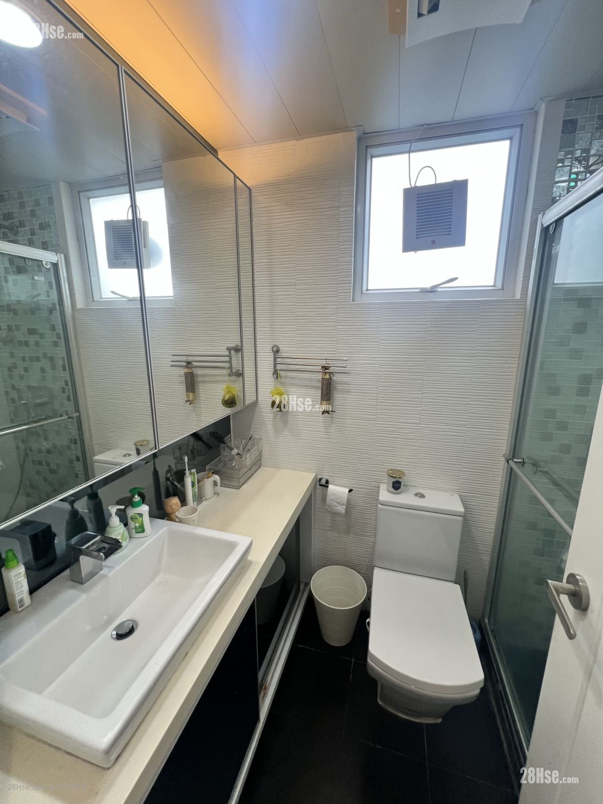 Palm Springs Sell 3 Bedrooms 1,377 ft²