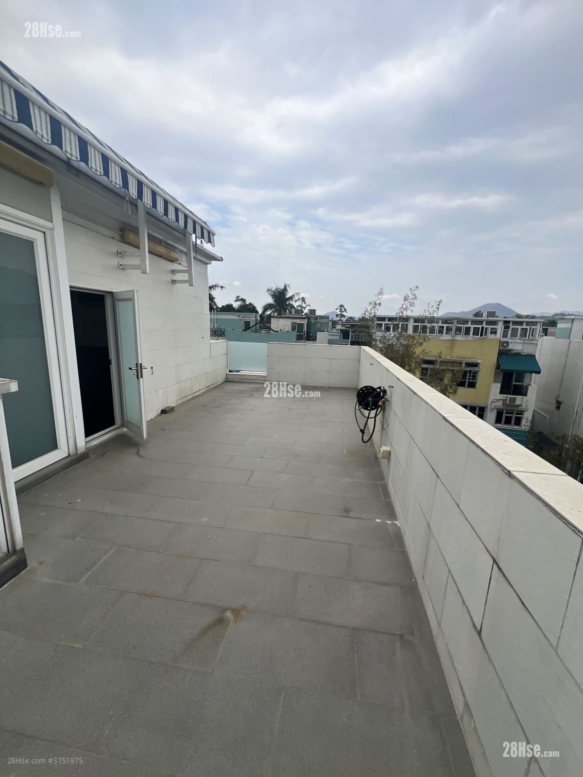 Palm Springs Sell 3 Bedrooms 1,377 ft²