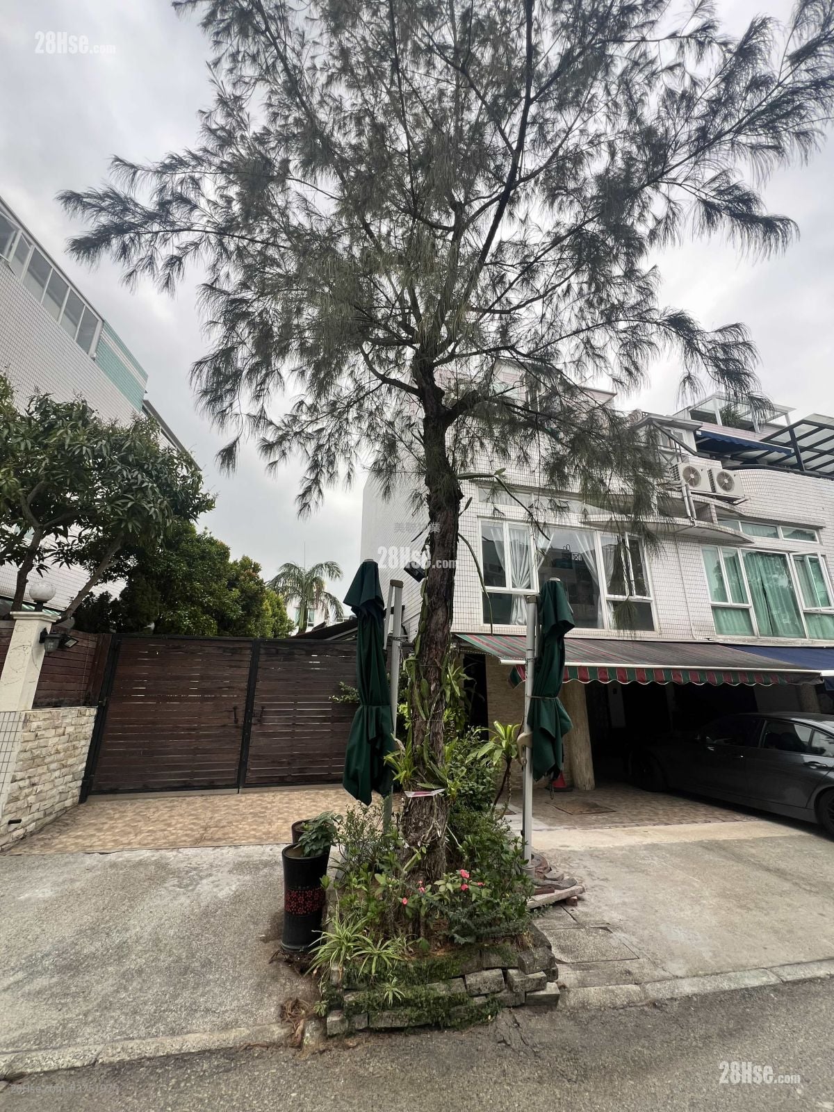 Palm Springs Sell 3 Bedrooms 1,377 ft²