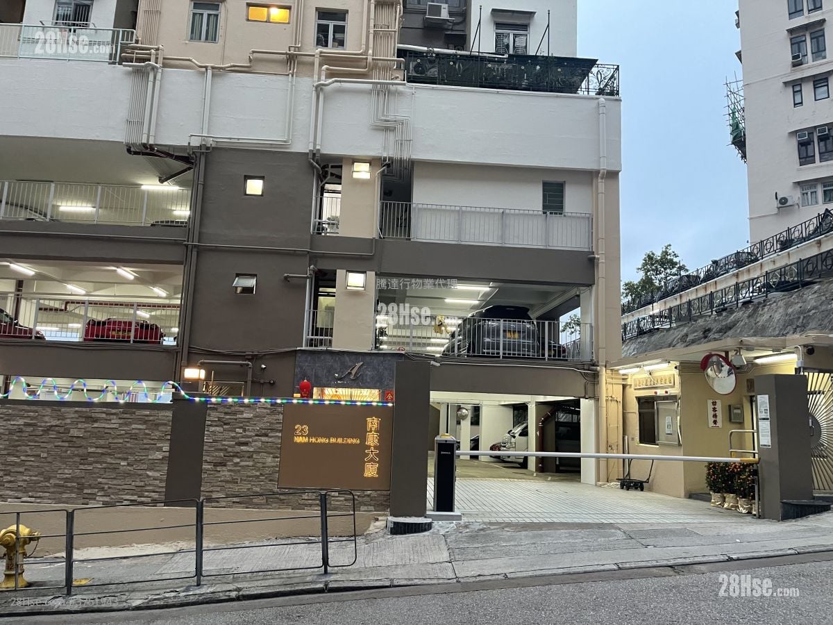 Nam Hong Building Sell 4 Bedrooms , 3 Bathrooms 950 ft²