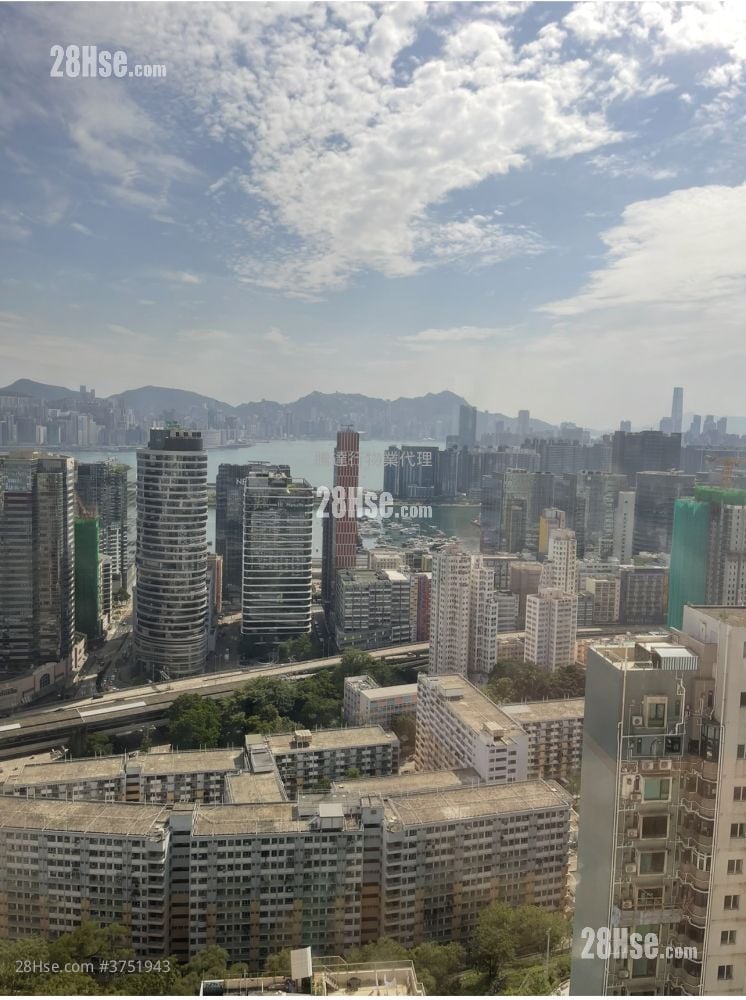 Nam Hong Building Sell 4 Bedrooms , 3 Bathrooms 950 ft²