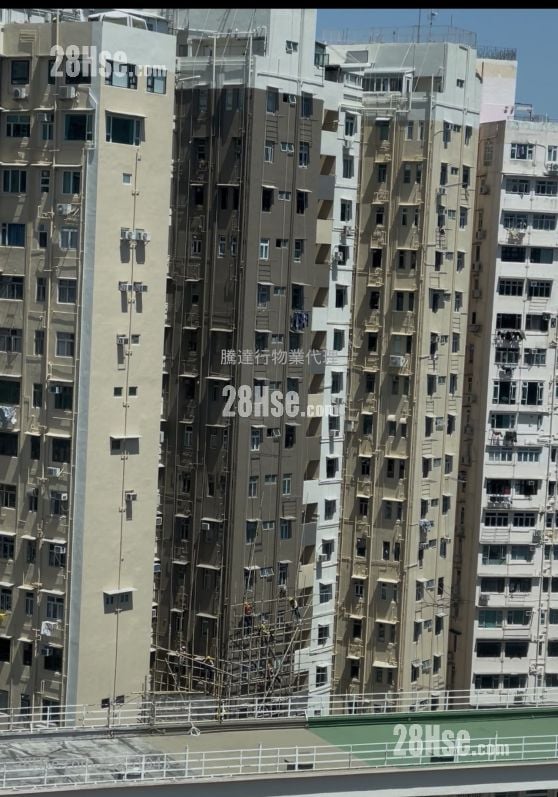 Nam Hong Building Sell 4 Bedrooms , 3 Bathrooms 950 ft²