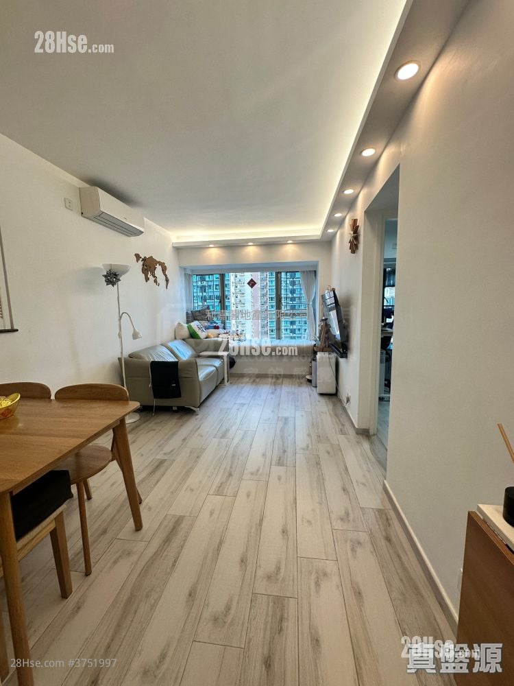 Park Central Sell 2 Bedrooms , 1 Bathroom 465 ft²