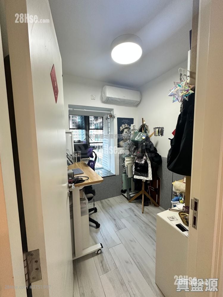 Park Central Sell 2 Bedrooms , 1 Bathroom 465 ft²