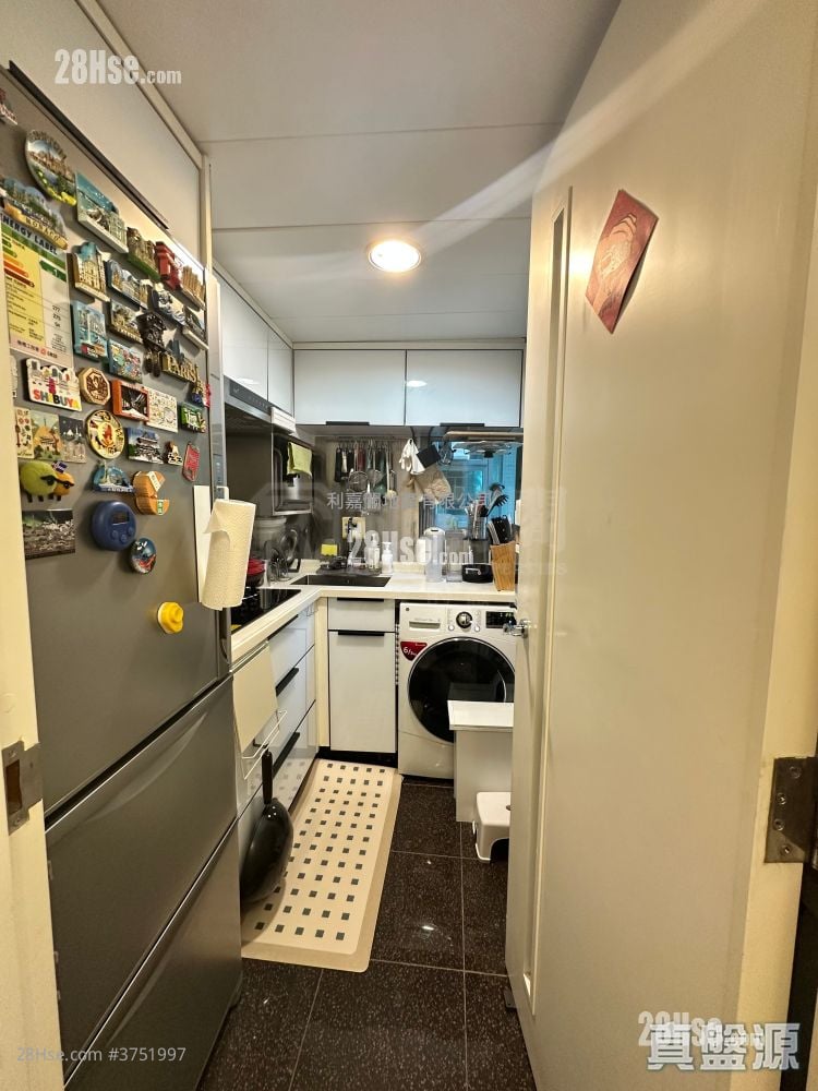 Park Central Sell 2 Bedrooms , 1 Bathroom 465 ft²