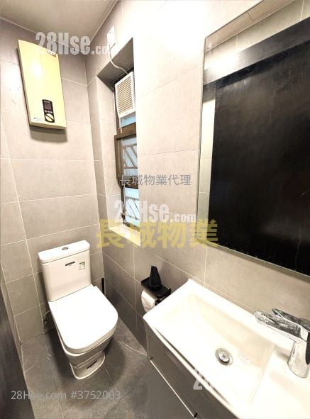 Tai Po Village House Sell 2 Bedrooms , 2 Bathrooms 630 ft²