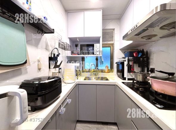 Tai Po Village House Sell 2 Bedrooms , 2 Bathrooms 630 ft²