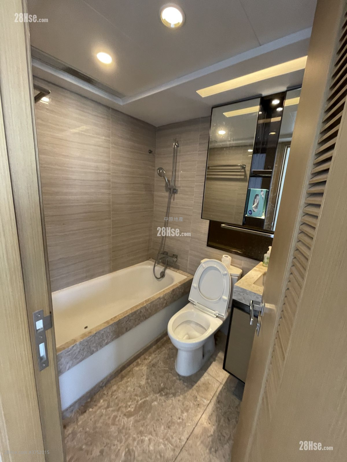 溱柏 售盤 開放式間隔 302 平方呎