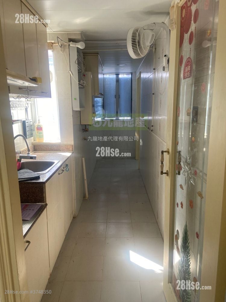 Berwick Court Sell 2 Bedrooms , 1 Bathroom 332 ft²