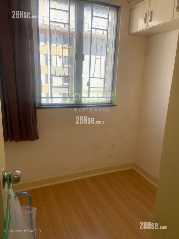 Berwick Court Sell 2 Bedrooms , 1 Bathroom 332 ft²