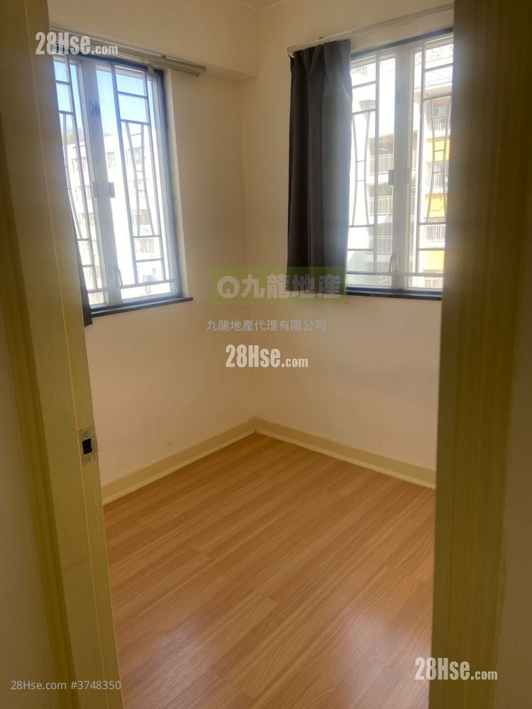 Berwick Court Sell 2 Bedrooms , 1 Bathroom 332 ft²