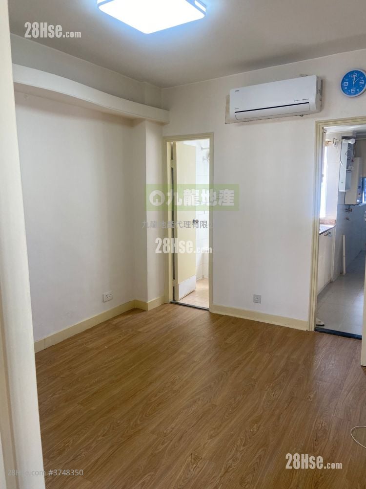 Berwick Court Sell 2 Bedrooms , 1 Bathroom 332 ft²