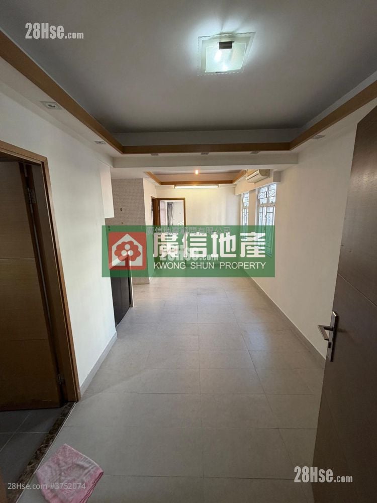 Hillwood Court Sell 2 Bedrooms , 1 Bathroom 473 ft²