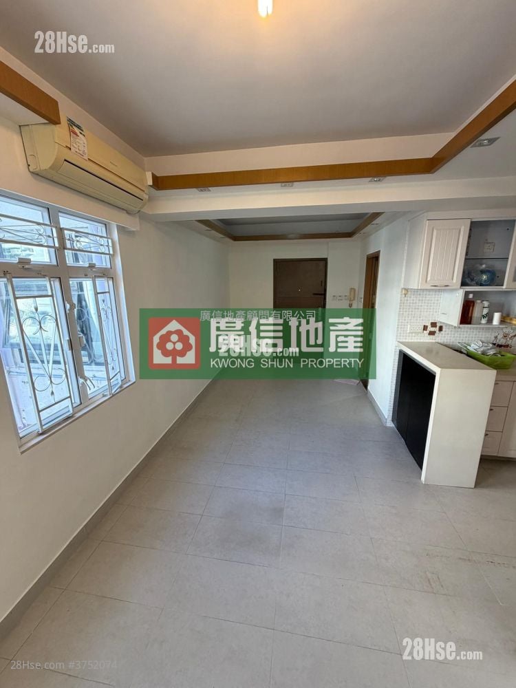 Hillwood Court Sell 2 Bedrooms , 1 Bathroom 473 ft²