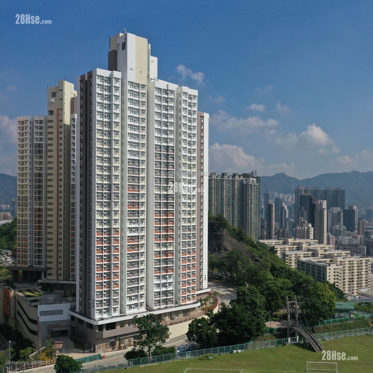 Kwun Tak Court Sell 3 Bedrooms , 2 Bathrooms 568 ft²