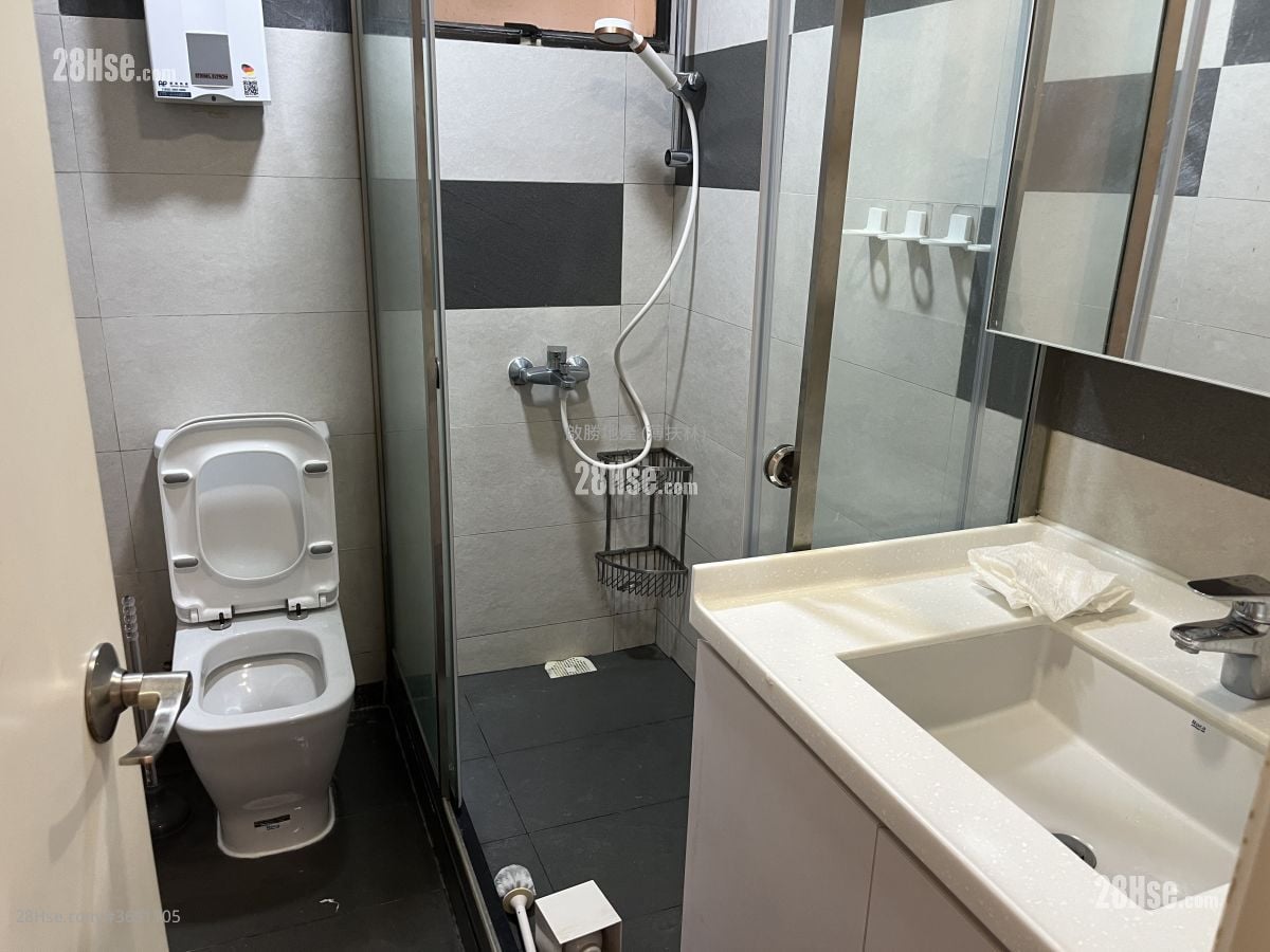 Pokfulam Gardens Rental 3 Bedrooms , 2 Bathrooms 698 ft²