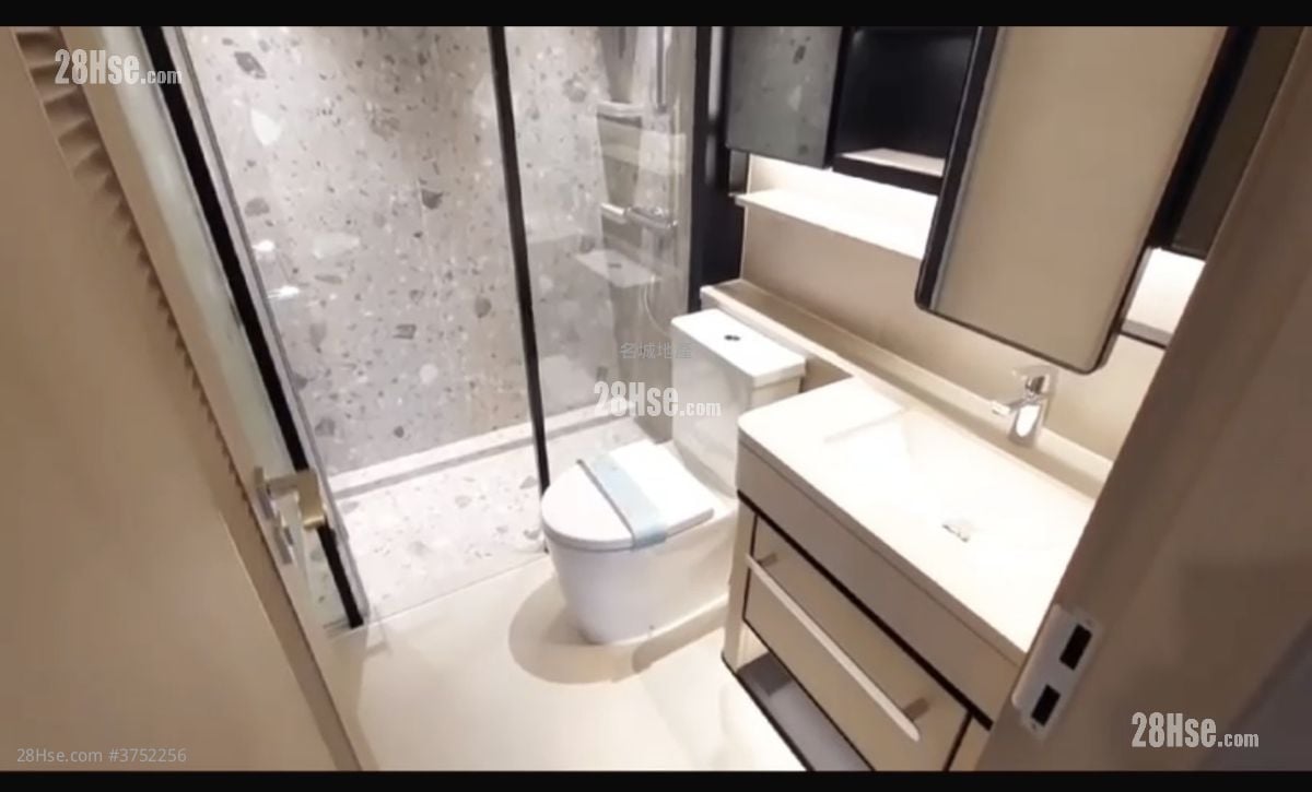 Silicon Hill Rental 3 Bedrooms 450 ft²