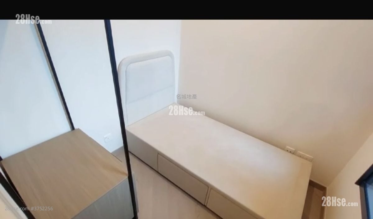 Silicon Hill Rental 3 Bedrooms 450 ft²