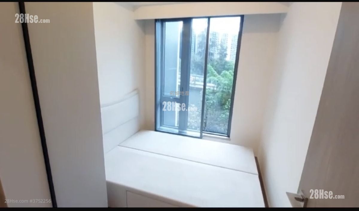 Silicon Hill Rental 3 Bedrooms 450 ft²