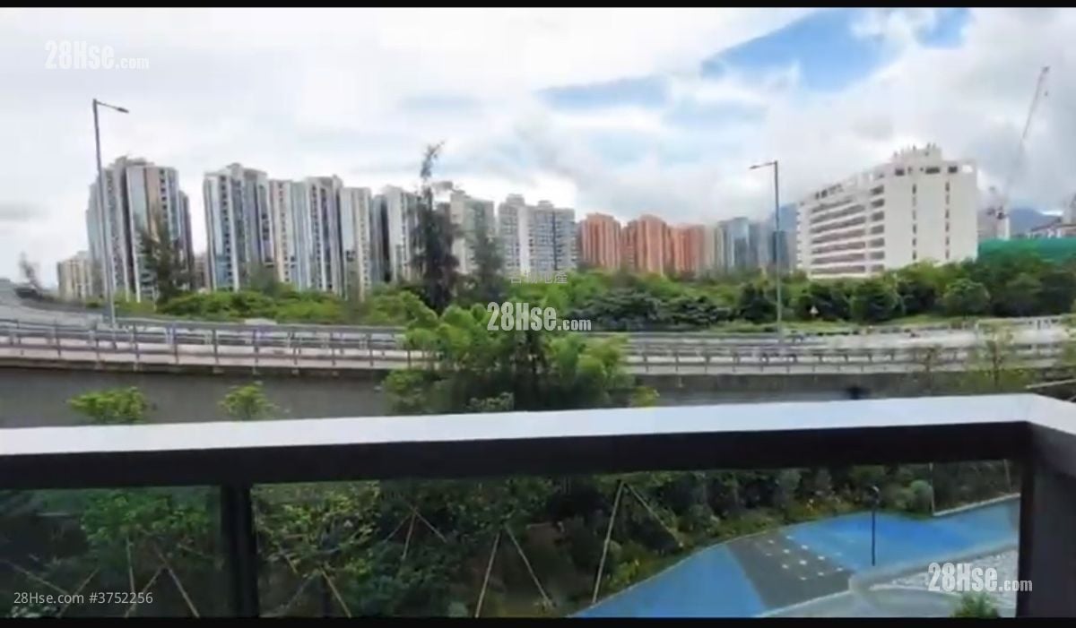 Silicon Hill Rental 3 Bedrooms 450 ft²