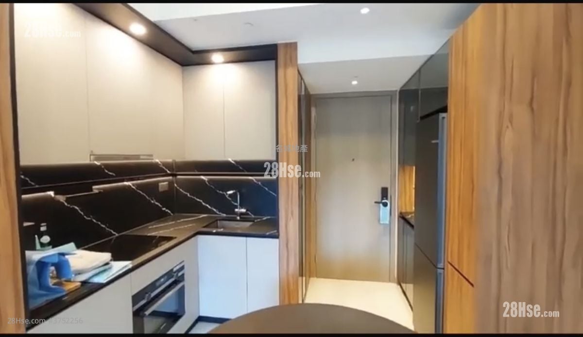 Silicon Hill Rental 3 Bedrooms 450 ft²