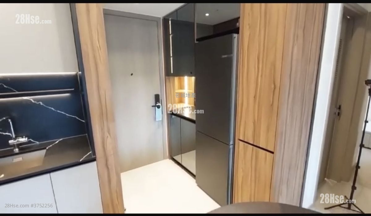 Silicon Hill Rental 3 Bedrooms 450 ft²