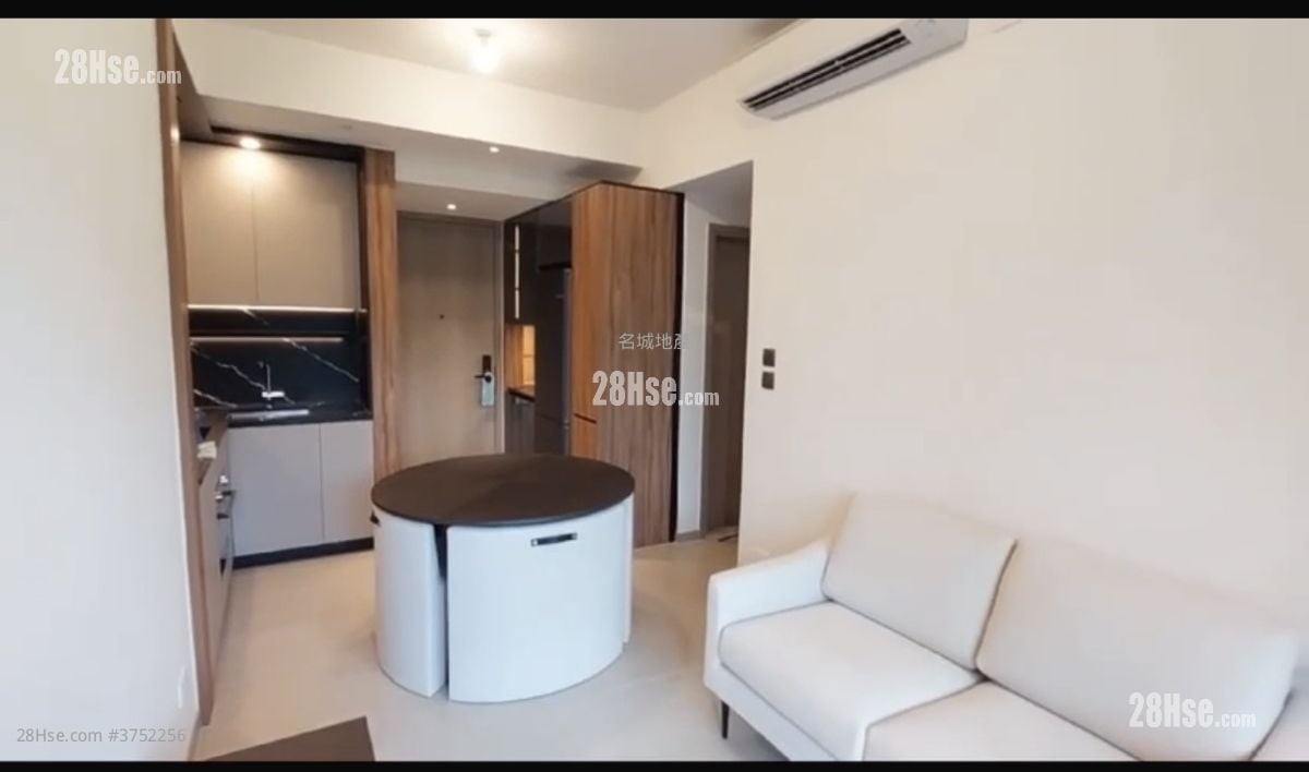 Silicon Hill Rental 3 Bedrooms 450 ft²
