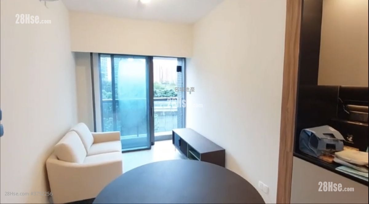 Silicon Hill Rental 3 Bedrooms 450 ft²