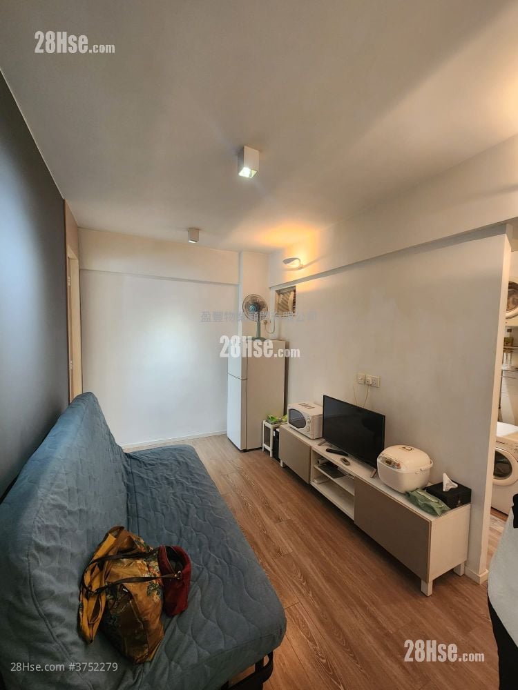 Hip Sang Building Sell 2 Bedrooms , 1 Bathroom 516 ft²