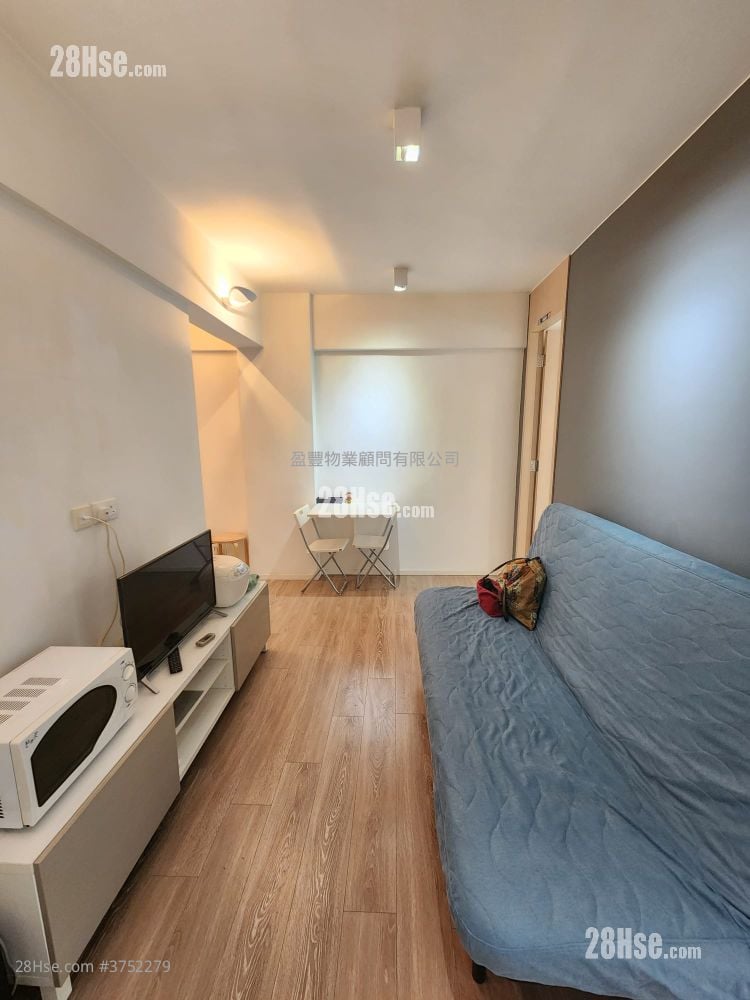 Hip Sang Building Sell 2 Bedrooms , 1 Bathroom 516 ft²