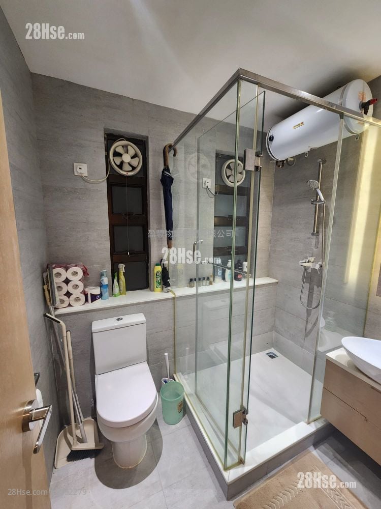 Hip Sang Building Sell 2 Bedrooms , 1 Bathroom 516 ft²