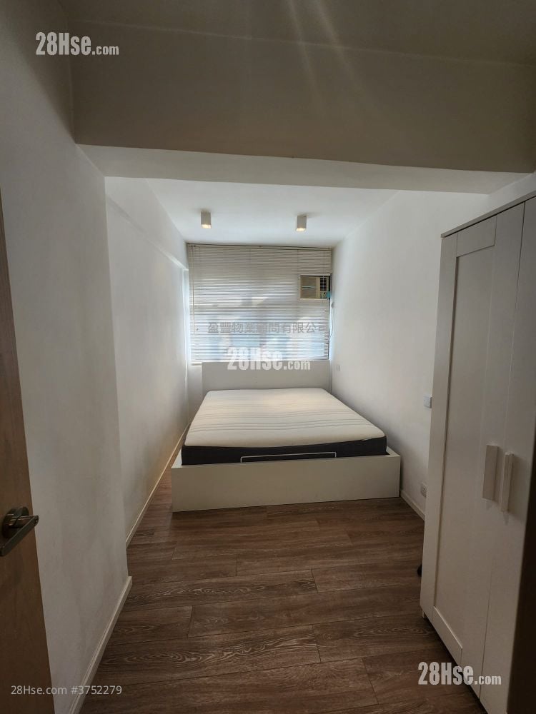 Hip Sang Building Sell 2 Bedrooms , 1 Bathroom 516 ft²