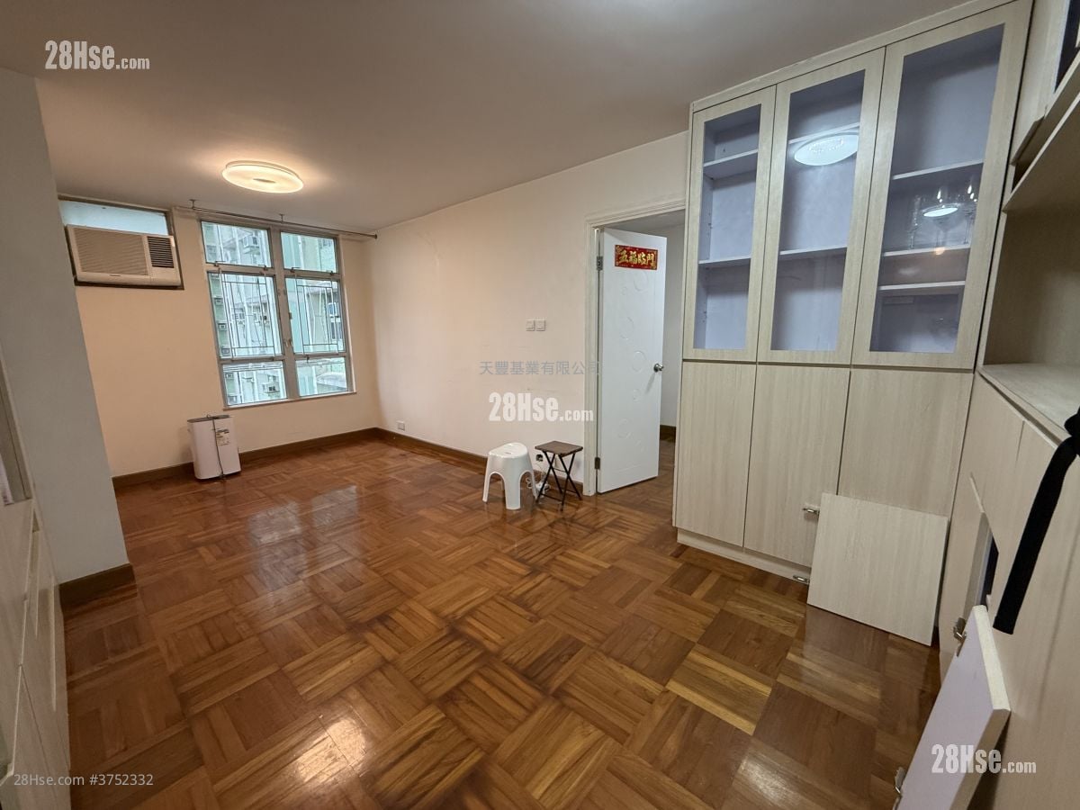 Yuk Ming Court Sell 2 Bedrooms , 1 Bathroom 546 ft²