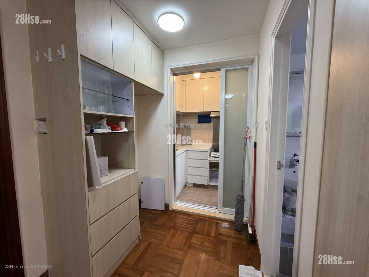 Yuk Ming Court Sell 2 Bedrooms , 1 Bathroom 546 ft²